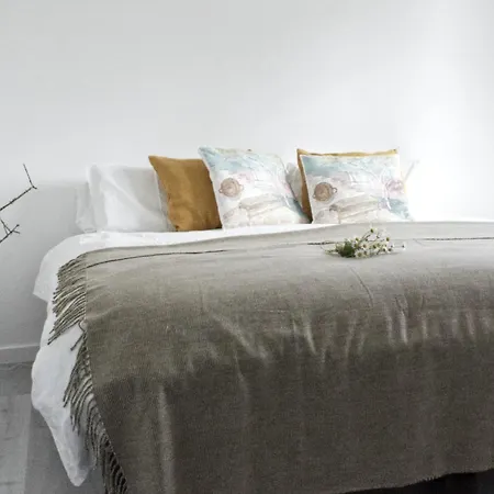 M Butterfly Apartment *