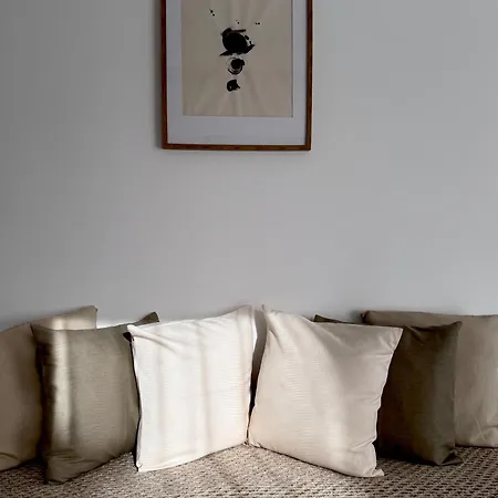 M Butterfly Apartment *