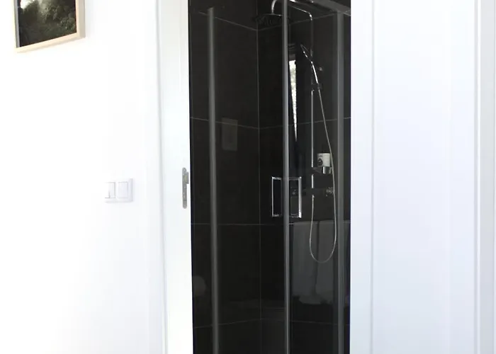 アパート M Butterfly Alvorge